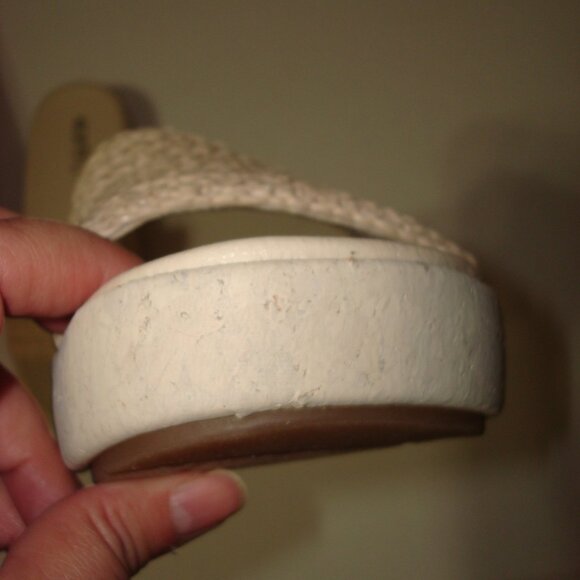 New Womens 10 M Sandals Shoes NIB Sachan 2 Ivory Tan NWT Slip On Comfort - Picture 5 of 7